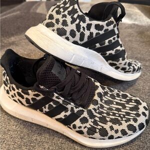 Adidas Leopard Women’s Running Shoes Womens size 8